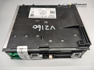 Gebruikte Radio module Opel Astra K Sports Tourer 1.6 CDTI 110 16V Prijs € 90,00 Margeregeling aangeboden door Autodemontage Vrijhoeven B.V.