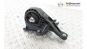 Gebruikte Motorrubber Opel Astra J Sports Tourer (PD8/PE8/PF8) 1.6 16V Prijs € 15,00 Margeregeling aangeboden door Autodemontage Vrijhoeven B.V.