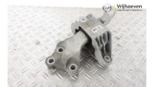 Gebruikte Motorsteun Opel Astra J Sports Tourer (PD8/PE8/PF8) 1.6 16V Prijs € 25,00 Margeregeling aangeboden door Autodemontage Vrijhoeven B.V.