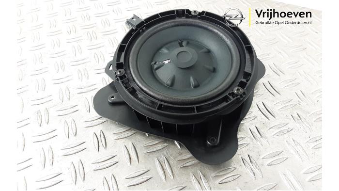Luidspreker van een Opel Astra L (F3/FB/FM/FP) 1.2 Turbo 130 12V 2023