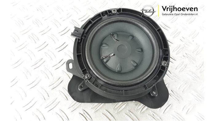 Luidspreker van een Opel Astra L (F3/FB/FM/FP) 1.2 Turbo 130 12V 2023