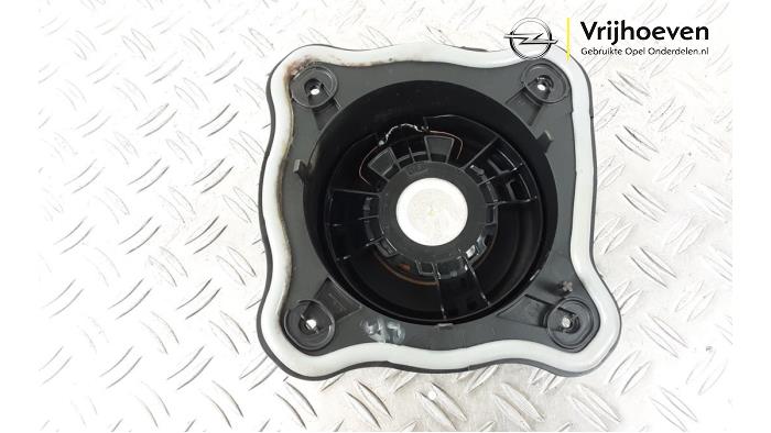 Luidspreker van een Opel Astra L (F3/FB/FM/FP) 1.2 Turbo 130 12V 2023