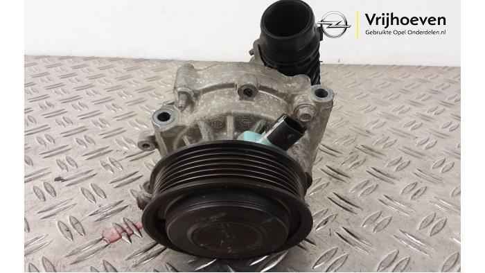 Gebruikte Waterpomp Opel Astra K Sports Tourer 1.6 CDTI 110 16V Prijs € 100,00 Margeregeling aangeboden door Autodemontage Vrijhoeven B.V.