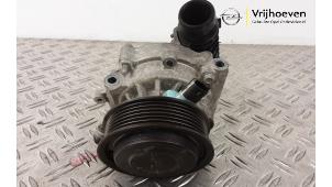 Gebruikte Waterpomp Opel Astra K Sports Tourer 1.6 CDTI 110 16V Prijs € 100,00 Margeregeling aangeboden door Autodemontage Vrijhoeven B.V.