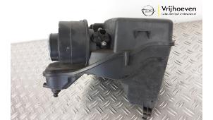 Gebruikte Luchtfilterhuis Opel Astra K Sports Tourer 1.6 CDTI 110 16V Prijs € 50,00 Margeregeling aangeboden door Autodemontage Vrijhoeven B.V.