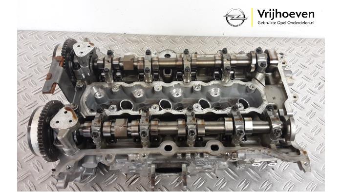 Cilinderkop van een Opel Astra K 1.4 Turbo 16V 2015