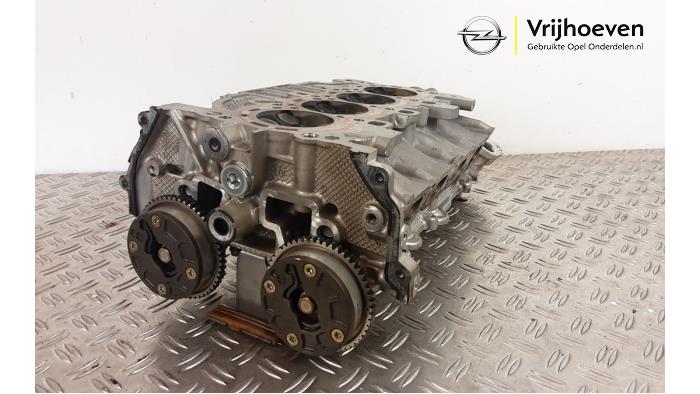 Cilinderkop van een Opel Astra K 1.4 Turbo 16V 2015