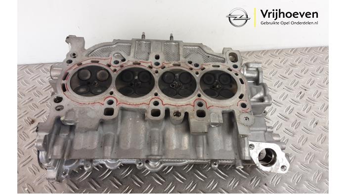 Cilinderkop van een Opel Astra K 1.4 Turbo 16V 2015