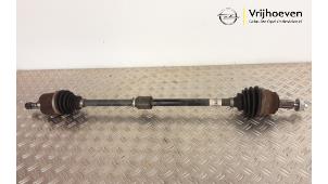 Gebruikte Homokineetas rechts-voor Opel Corsa E 1.4 Turbo 16V Prijs € 50,00 Margeregeling aangeboden door Autodemontage Vrijhoeven B.V.