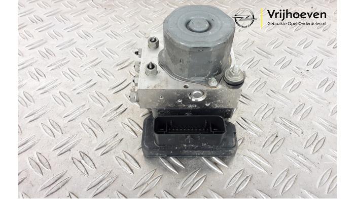 Gebruikte ABS Pomp Opel Corsa E 1.4 Turbo 16V Prijs € 45,00 Margeregeling aangeboden door Autodemontage Vrijhoeven B.V.