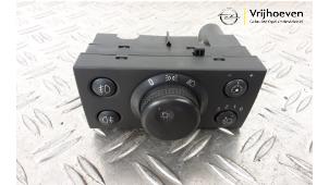 Gebruikte Licht Schakelaar Opel Vectra C Caravan 2.2 DIG 16V Prijs € 20,00 Margeregeling aangeboden door Autodemontage Vrijhoeven B.V.