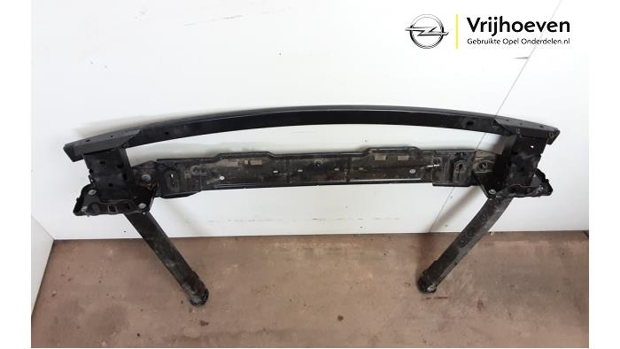Subframe van een Opel Astra L (F3/FB/FM/FP) 1.2 Turbo 130 12V 2023