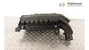 Gebruikte Luchtfilterhuis Opel Astra L (F3/FB/FM/FP) 1.2 Turbo 130 12V Prijs € 24,94 Margeregeling aangeboden door Autodemontage Vrijhoeven B.V.