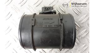 Gebruikte Luchtmassameter Opel Insignia Sports Tourer 2.0 Turbo 16V Ecotec Prijs € 50,00 Margeregeling aangeboden door Autodemontage Vrijhoeven B.V.