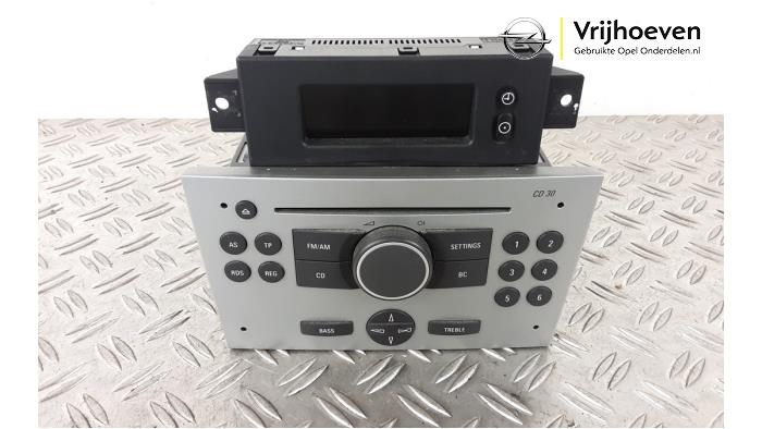 Gebruikte Radio module Opel Meriva (A) 1.6 16V Prijs € 50,00 Margeregeling aangeboden door Autodemontage Vrijhoeven B.V.