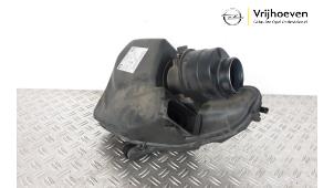 Gebruikte Luchtfilterhuis Opel Astra K Sports Tourer 1.6 CDTI 136 16V Prijs € 50,00 Margeregeling aangeboden door Autodemontage Vrijhoeven B.V.