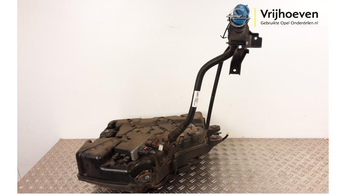 Gebruikte Adblue tank Opel Astra K Sports Tourer 1.6 CDTI 136 16V Prijs € 1.250,00 Margeregeling aangeboden door Autodemontage Vrijhoeven B.V.