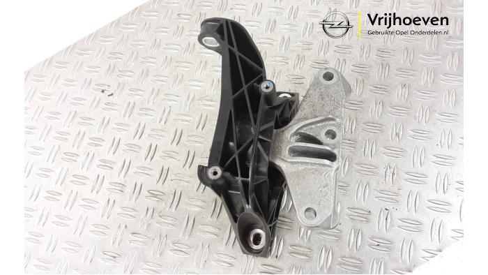 Motorsteun van een Opel Combo Cargo 1.6 CDTI 75 2019