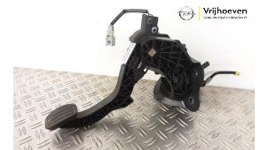 Gebruikte Koppelingspedaal Opel Combo Cargo 1.6 CDTI 75 Prijs € 65,00 Inclusief btw aangeboden door Autodemontage Vrijhoeven B.V.