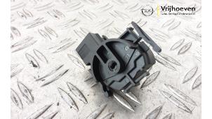 Gebruikte Contactslot Schakelaar Opel Agila (A) 1.0 12V Prijs € 10,00 Margeregeling aangeboden door Autodemontage Vrijhoeven B.V.