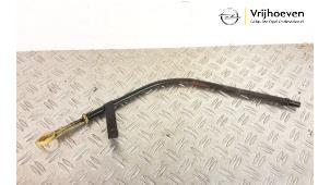 Gebruikte Olie Peilstok Opel Astra H Twin Top (L67) 1.8 16V Prijs € 15,00 Margeregeling aangeboden door Autodemontage Vrijhoeven B.V.