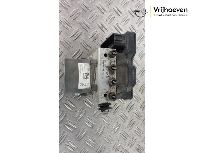 Gebruikte ABS Pomp Opel Grandland (X) 1.2 Turbo 12V Prijs € 150,00 Margeregeling aangeboden door Autodemontage Vrijhoeven B.V.
