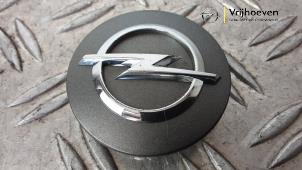 Gebruikte Naafkapje Opel Astra J Sports Tourer (PD8/PE8/PF8) 1.3 CDTI 16V ecoFlex Prijs € 10,00 Margeregeling aangeboden door Autodemontage Vrijhoeven B.V.