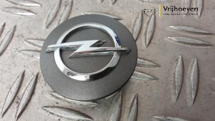 Gebruikte Naafkapje Opel Astra J Sports Tourer (PD8/PE8/PF8) 1.3 CDTI 16V ecoFlex Prijs € 10,00 Margeregeling aangeboden door Autodemontage Vrijhoeven B.V.