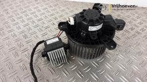 Gebruikte Chaufage Ventilatiemotor Opel Karl 1.0 12V Prijs € 35,00 Margeregeling aangeboden door Autodemontage Vrijhoeven B.V.