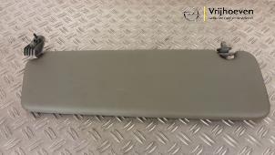 Gebruikte Zonneklep Opel Vivaro 1.9 DI Prijs € 40,00 Margeregeling aangeboden door Autodemontage Vrijhoeven B.V.