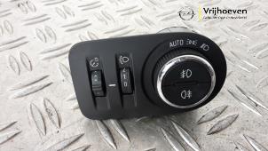 Gebruikte Licht Schakelaar Opel Grandland (X) 1.2 Turbo 12V Prijs € 20,00 Margeregeling aangeboden door Autodemontage Vrijhoeven B.V.