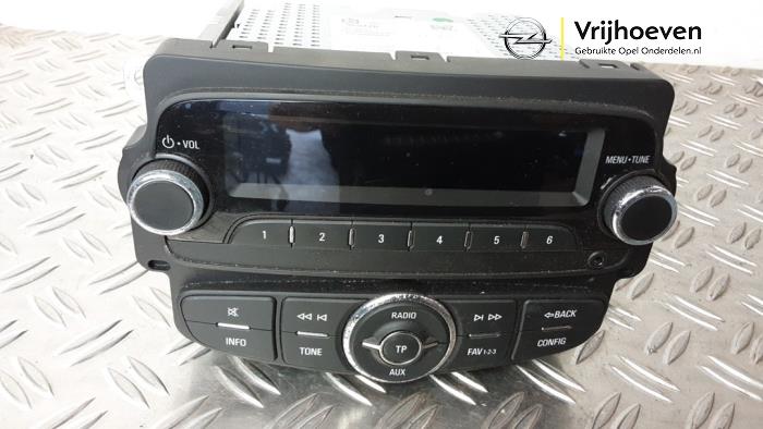 Gebruikte Radio module Opel Corsa E 1.0 SIDI Turbo 12V Prijs € 150,00 Margeregeling aangeboden door Autodemontage Vrijhoeven B.V.