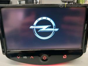 Gebruikte Radio module Opel Corsa E 1.3 CDTi 16V ecoFLEX Prijs € 200,00 Margeregeling aangeboden door Autodemontage Vrijhoeven B.V.