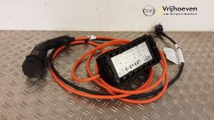 Gebruikte Oplaadkabel hybride Opel Astra L (F3/FB/FM/FP) 1.6 Plug-in Hybrid Turbo 16V Prijs € 325,00 Margeregeling aangeboden door Autodemontage Vrijhoeven B.V.