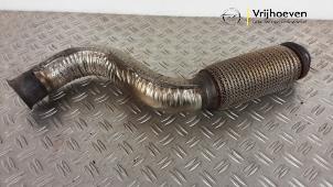 Gebruikte Uitlaat voorpijp Opel Astra L (F3/FB/FM/FP) 1.6 Plug-in Hybrid Turbo 16V Prijs € 60,00 Margeregeling aangeboden door Autodemontage Vrijhoeven B.V.