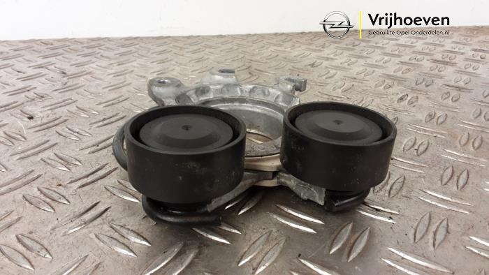 Spanner multiriem van een Opel Astra L (F3/FB/FM/FP) 1.6 Plug-in Hybrid Turbo 16V 2022