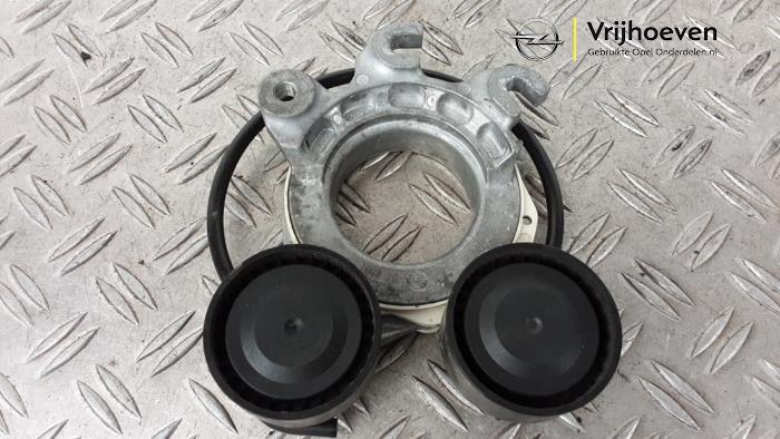 Spanner multiriem van een Opel Astra L (F3/FB/FM/FP) 1.6 Plug-in Hybrid Turbo 16V 2022