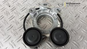 Gebruikte Spanner multiriem Opel Astra L (F3/FB/FM/FP) 1.6 Plug-in Hybrid Turbo 16V Prijs € 45,00 Margeregeling aangeboden door Autodemontage Vrijhoeven B.V.