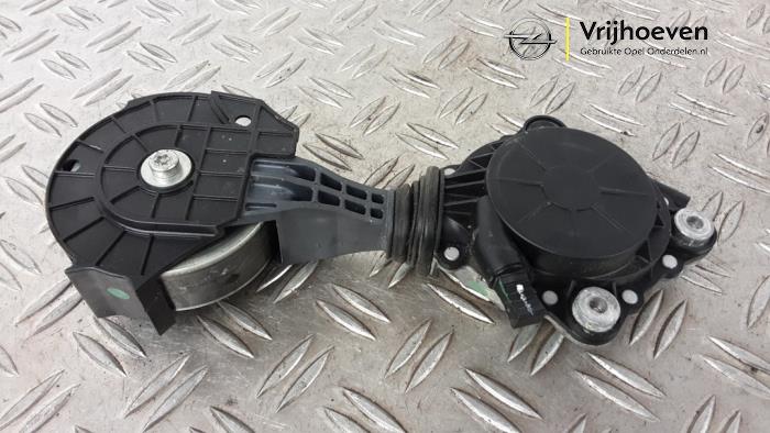 Spanner multiriem van een Opel Astra L (F3/FB/FM/FP) 1.6 Plug-in Hybrid Turbo 16V 2022