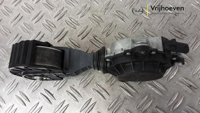 Spanner multiriem van een Opel Astra L (F3/FB/FM/FP) 1.6 Plug-in Hybrid Turbo 16V 2022