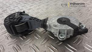 Gebruikte Spanner multiriem Opel Astra L (F3/FB/FM/FP) 1.6 Plug-in Hybrid Turbo 16V Prijs € 30,00 Margeregeling aangeboden door Autodemontage Vrijhoeven B.V.