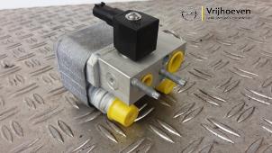 Gebruikte Warmtewisselaar Opel Astra L (F3/FB/FM/FP) 1.6 Plug-in Hybrid Turbo 16V Prijs € 75,00 Margeregeling aangeboden door Autodemontage Vrijhoeven B.V.