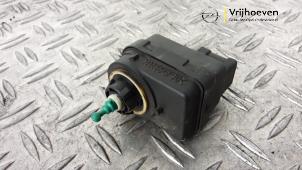 Gebruikte Koplampmotor Opel Vivaro 1.9 DI Prijs € 20,00 Margeregeling aangeboden door Autodemontage Vrijhoeven B.V.