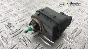 Gebruikte Koplampmotor Opel Vivaro 1.9 DI Prijs € 20,00 Margeregeling aangeboden door Autodemontage Vrijhoeven B.V.