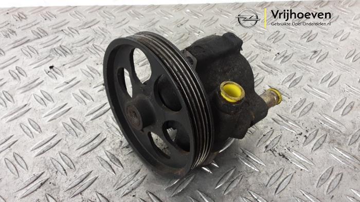 Gebruikte Pomp Servo Opel Vivaro 1.9 DI Prijs € 100,00 Margeregeling aangeboden door Autodemontage Vrijhoeven B.V.