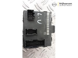 Gebruikte Deur module Opel Astra L (F3/FB/FM/FP) 1.6 Plug-in Hybrid Turbo 16V Prijs € 30,00 Margeregeling aangeboden door Autodemontage Vrijhoeven B.V.