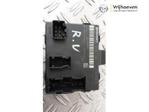 Gebruikte Deur module Opel Astra L (F3/FB/FM/FP) 1.6 Plug-in Hybrid Turbo 16V Prijs € 80,00 Margeregeling aangeboden door Autodemontage Vrijhoeven B.V.