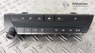 Gebruikte Chaufage Bedieningspaneel Opel Astra L (F3/FB/FM/FP) 1.6 Plug-in Hybrid Turbo 16V Prijs € 150,00 Margeregeling aangeboden door Autodemontage Vrijhoeven B.V.