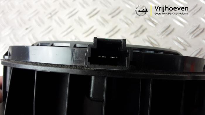 Luidspreker van een Opel Astra L (F3/FB/FM/FP) 1.6 Plug-in Hybrid Turbo 16V 2022