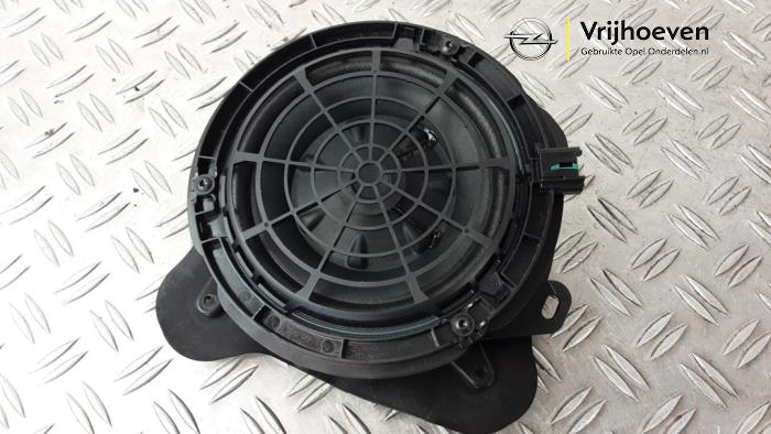 Luidspreker van een Opel Astra L (F3/FB/FM/FP) 1.6 Plug-in Hybrid Turbo 16V 2022